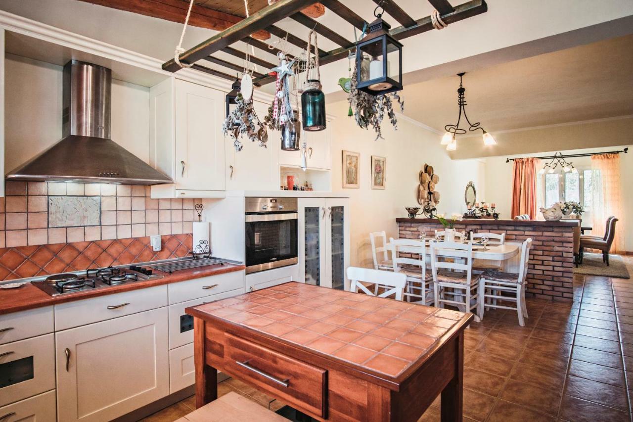 Birdsing Cottage Dassia  Bagian luar foto